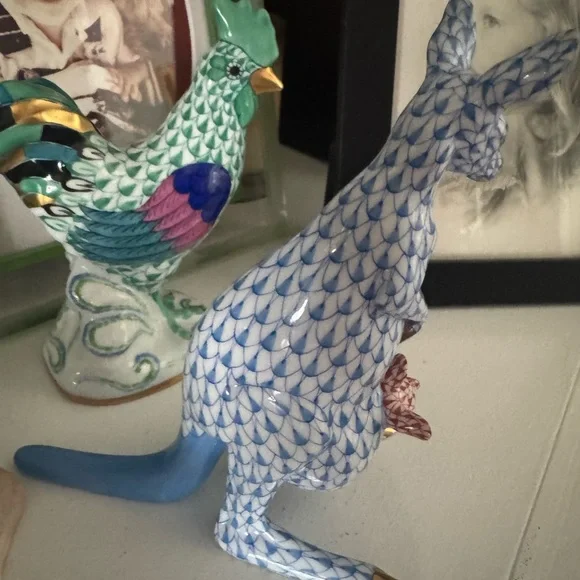 Herend Blue and Rust Kangaroo mama and baby Figurine with 24K gold detail - Picture 8 of 11